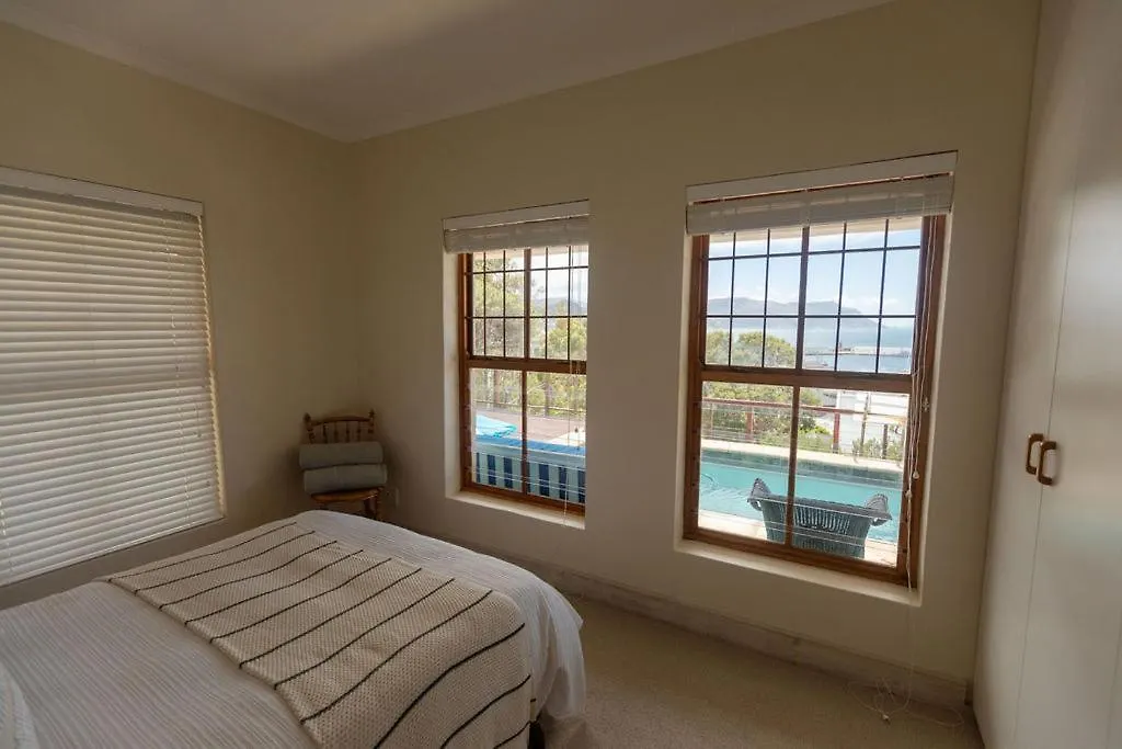 Seia Dream Offers Stunning Ocean Views, Sunny Living Spaces, Plunge Pool And Terraces Perfect For Relaxing, Walk To Simons Town, Seaforth Beach, Boulders Beach Penguins, High Speed Internet, Smart Tv And Back Up Solar, Ideal For Families Or Remote Wo ケープタウン 別荘
