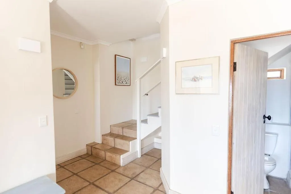 Seia Dream Offers Stunning Ocean Views, Sunny Living Spaces, Plunge Pool And Terraces Perfect For Relaxing, Walk To Simons Town, Seaforth Beach, Boulders Beach Penguins, High Speed Internet, Smart Tv And Back Up Solar, Ideal For Families Or Remote Wo ケープタウン 0*,