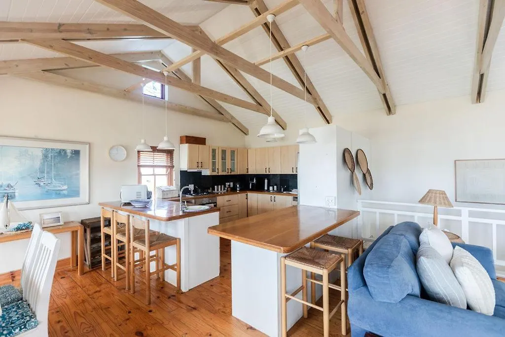 Seia Dream Offers Stunning Ocean Views, Sunny Living Spaces, Plunge Pool And Terraces Perfect For Relaxing, Walk To Simons Town, Seaforth Beach, Boulders Beach Penguins, High Speed Internet, Smart Tv And Back Up Solar, Ideal For Families Or Remote Wo ケープタウン