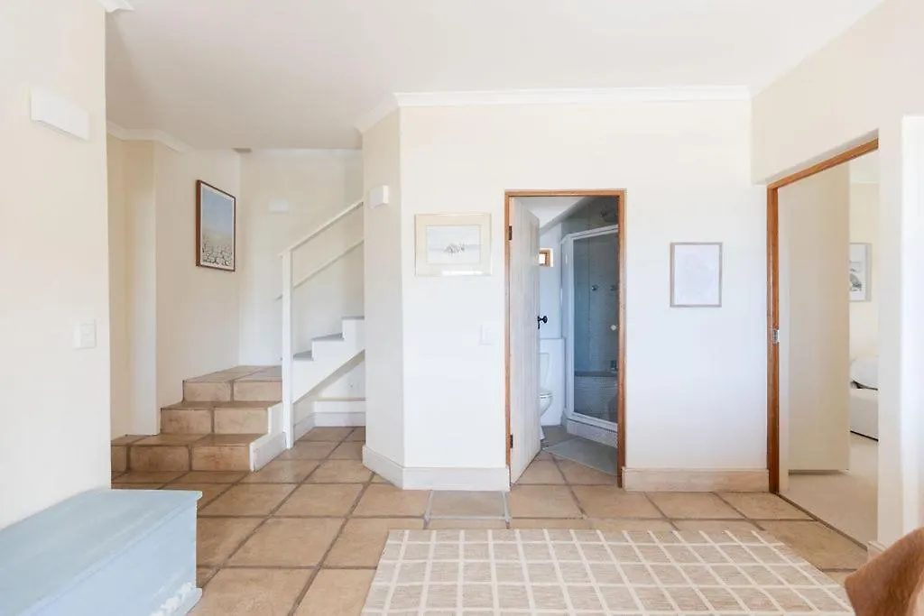 Seia Dream Offers Stunning Ocean Views, Sunny Living Spaces, Plunge Pool And Terraces Perfect For Relaxing, Walk To Simons Town, Seaforth Beach, Boulders Beach Penguins, High Speed Internet, Smart Tv And Back Up Solar, Ideal For Families Or Remote Wo ケープタウン 別荘