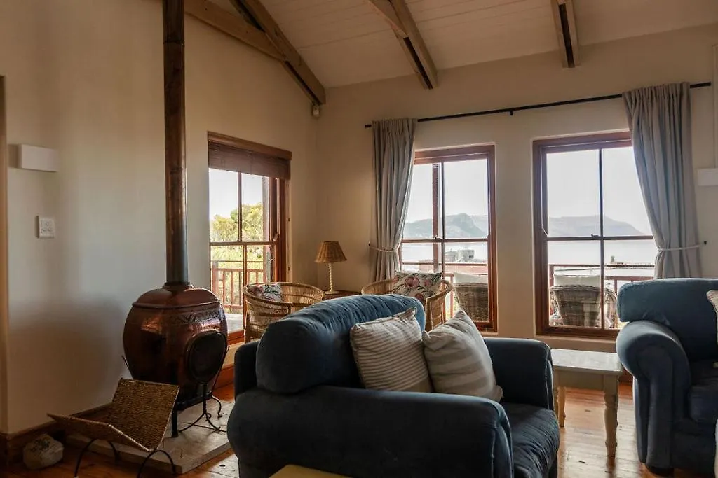 Seia Dream Offers Stunning Ocean Views, Sunny Living Spaces, Plunge Pool And Terraces Perfect For Relaxing, Walk To Simons Town, Seaforth Beach, Boulders Beach Penguins, High Speed Internet, Smart Tv And Back Up Solar, Ideal For Families Or Remote Wo ケープタウン 南アフリカ