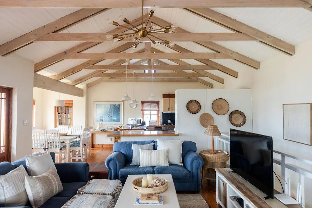 Seia Dream Offers Stunning Ocean Views, Sunny Living Spaces, Plunge Pool And Terraces Perfect For Relaxing, Walk To Simons Town, Seaforth Beach, Boulders Beach Penguins, High Speed Internet, Smart Tv And Back Up Solar, Ideal For Families Or Remote Wo ケープタウン 別荘