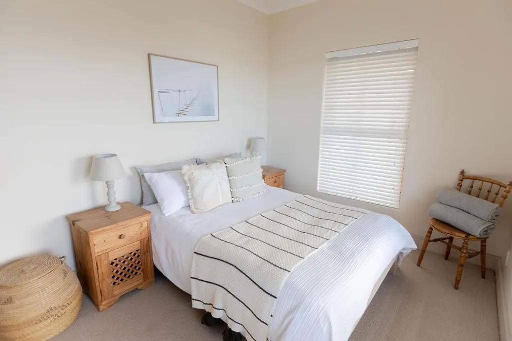 Seia Dream Offers Stunning Ocean Views, Sunny Living Spaces, Plunge Pool And Terraces Perfect For Relaxing, Walk To Simons Town, Seaforth Beach, Boulders Beach Penguins, High Speed Internet, Smart Tv And Back Up Solar, Ideal For Families Or Remote Wo ケープタウン 別荘
