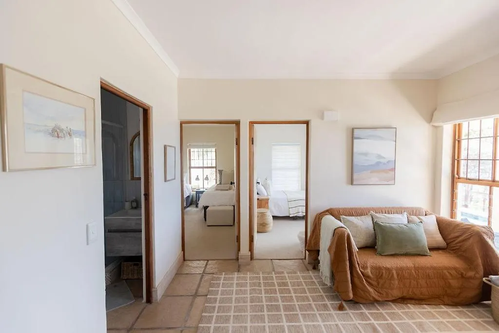 別荘 Seia Dream Offers Stunning Ocean Views, Sunny Living Spaces, Plunge Pool And Terraces Perfect For Relaxing, Walk To Simons Town, Seaforth Beach, Boulders Beach Penguins, High Speed Internet, Smart Tv And Back Up Solar, Ideal For Families Or Remote Wo ケープタウン 南アフリカ