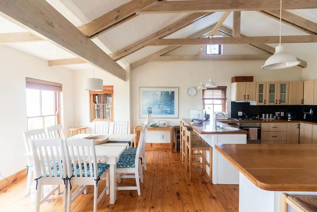 Seia Dream Offers Stunning Ocean Views, Sunny Living Spaces, Plunge Pool And Terraces Perfect For Relaxing, Walk To Simons Town, Seaforth Beach, Boulders Beach Penguins, High Speed Internet, Smart Tv And Back Up Solar, Ideal For Families Or Remote Wo ケープタウン