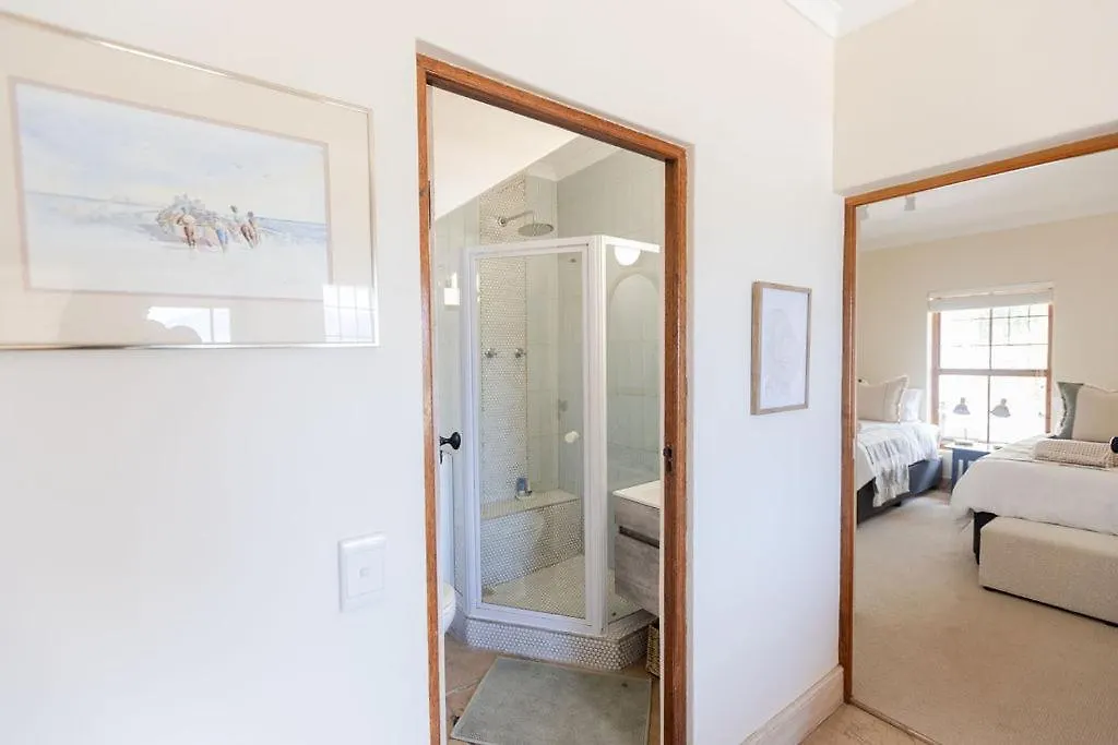Seia Dream Offers Stunning Ocean Views, Sunny Living Spaces, Plunge Pool And Terraces Perfect For Relaxing, Walk To Simons Town, Seaforth Beach, Boulders Beach Penguins, High Speed Internet, Smart Tv And Back Up Solar, Ideal For Families Or Remote Wo ケープタウン 南アフリカ