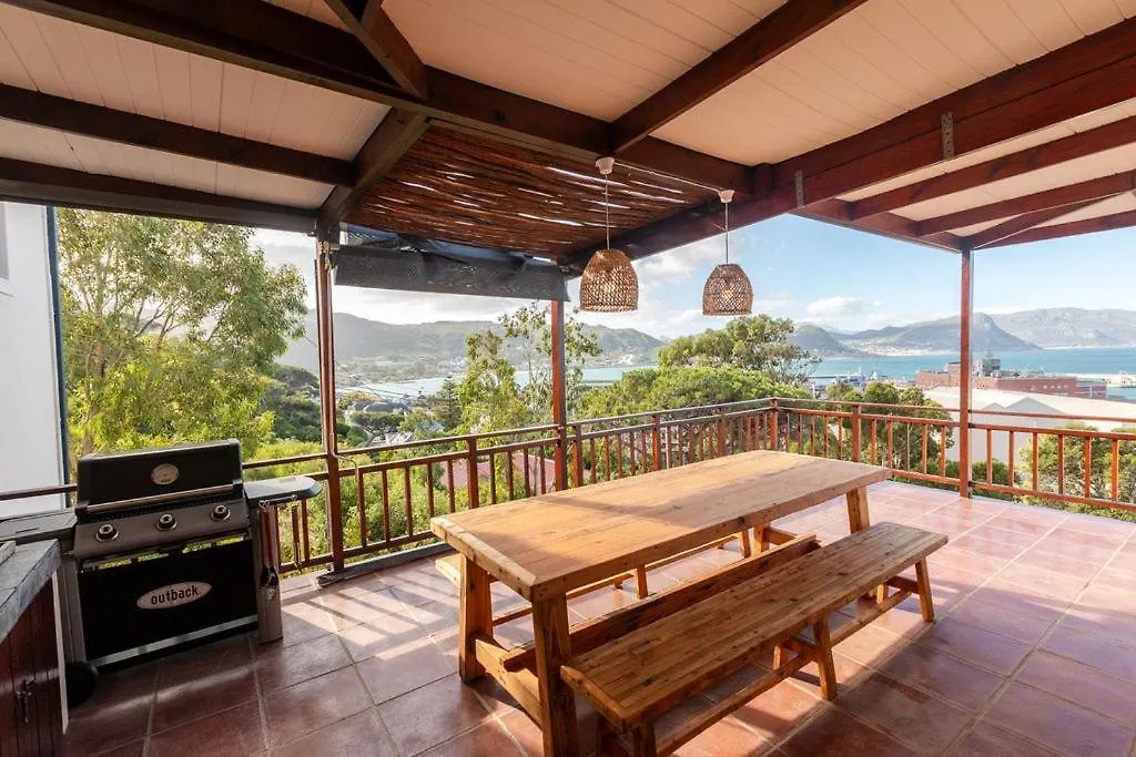 Seia Dream Offers Stunning Ocean Views, Sunny Living Spaces, Plunge Pool And Terraces Perfect For Relaxing, Walk To Simons Town, Seaforth Beach, Boulders Beach Penguins, High Speed Internet, Smart Tv And Back Up Solar, Ideal For Families Or Remote Wo ケープタウン 0*,  南アフリカ