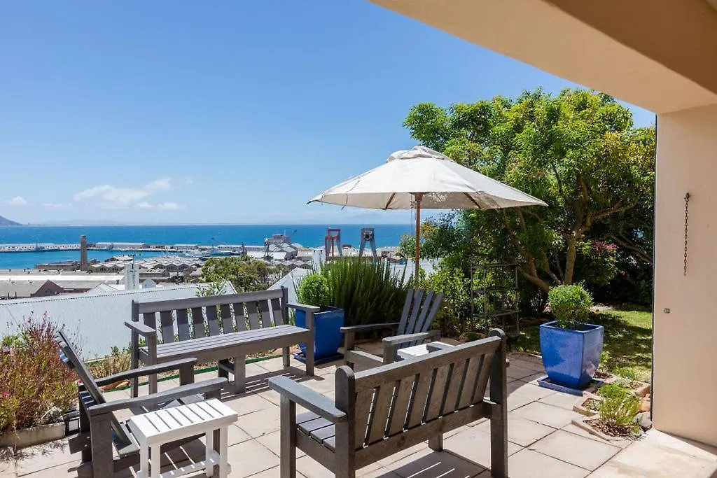 別荘 Seia Dream Offers Stunning Ocean Views, Sunny Living Spaces, Plunge Pool And Terraces Perfect For Relaxing, Walk To Simons Town, Seaforth Beach, Boulders Beach Penguins, High Speed Internet, Smart Tv And Back Up Solar, Ideal For Families Or Remote Wo ケープタウン 南アフリカ